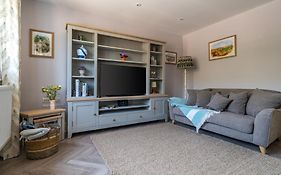 Fleming Cottage - Contemporary Cotswold Home