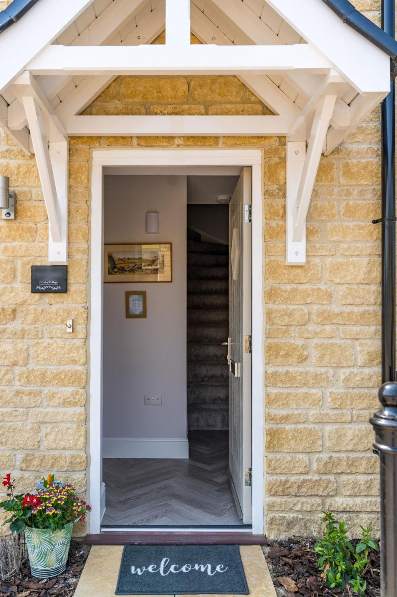 Fleming Cottage - Contemporary Cotswold Home Upper Rissington Exterior photo